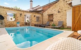 Beautiful Home In El Colmenar With Kitchenette